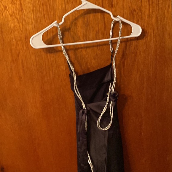 black dress - Picture 2 of 4